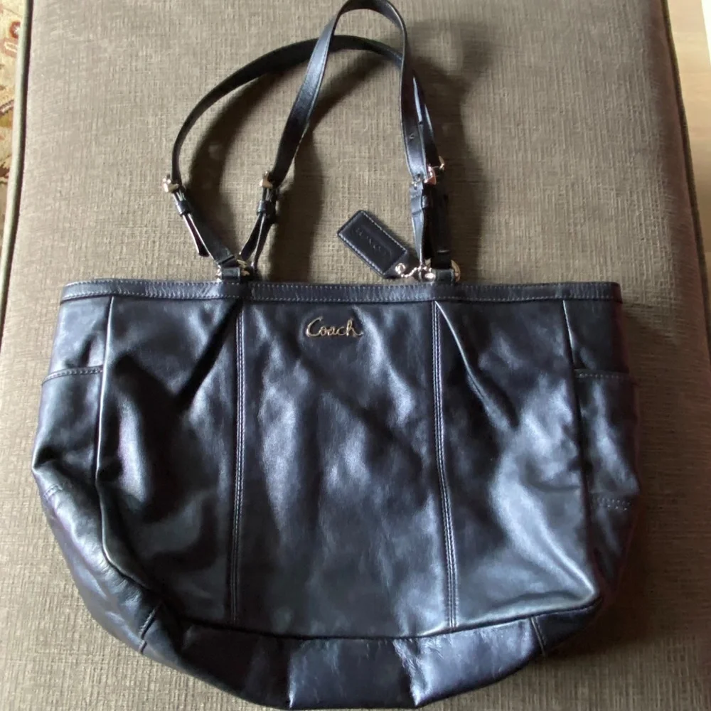 Ladies Coach handbag - Picture 14 of 14